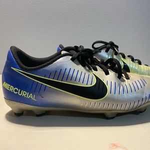 Nike Mercurial soccer cleats - Size 4